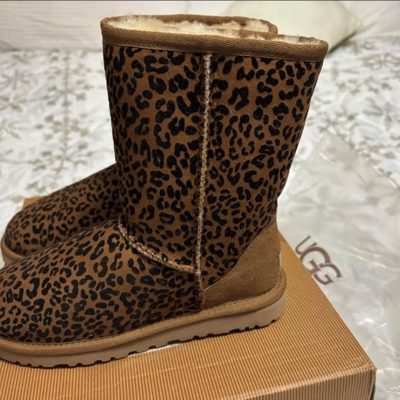 Brand New UGG Boots Women’s Size 5 - Picture 3 of 5